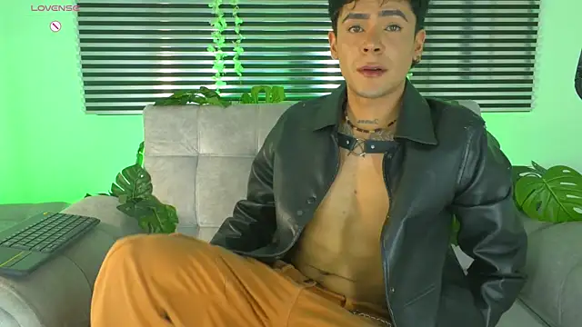 Snapshot of CamiiGuzmanX chatting on June 18, 2026, 9:30 pm CamiiGuzmanX online show from June 18, 2026, 9:30 pm