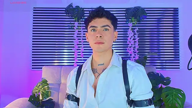 CamiiGuzmanX online show from June 25, 2026, 8:24 pm