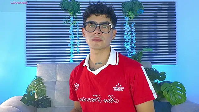 CamiiGuzmanX online show from July 1, 2026, 8:41 pm