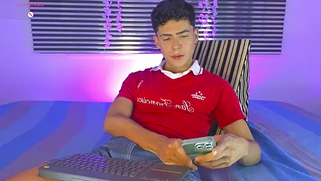 CamiiGuzmanX online show from July 28, 2026, 9:03 pm