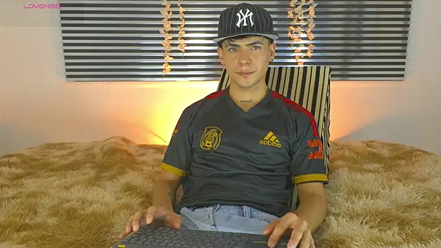CamiiGuzmanX online show from July 29, 2026, 8:51 pm