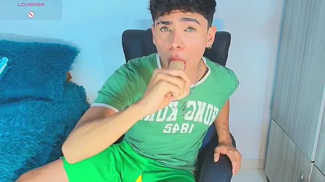 CamiiGuzmanX online show from July 30, 2026, 7:35 pm