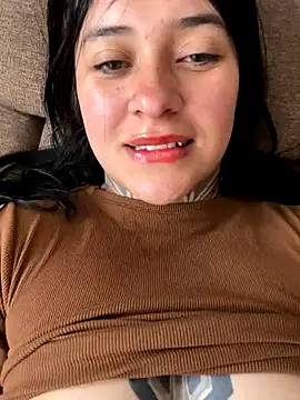 Snapshot of Rouse_07 chatting on October 27, 2025, 4:33 pm Rouse 07 online show from October 27, 2025, 4:33 pm