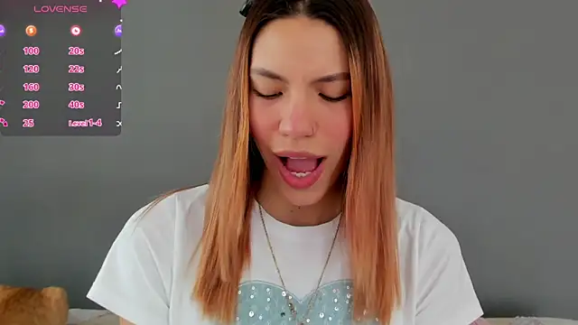 Snapshot of AntonellaaRossii chatting on October 2, 2025, 1:18 pm AntonellaaRossii online show from October 2, 2025, 1:18 pm