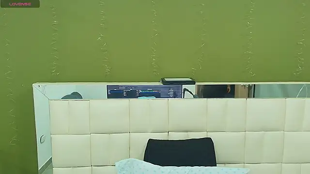 gisell gomez online show from September 24, 2025, 12:08 pm