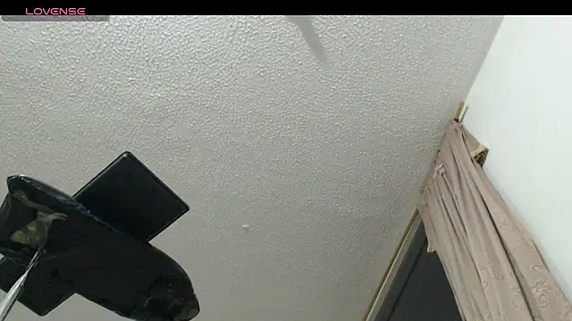 Thomasjons  online show from April 29, 2026, 4:49 am