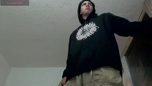 Thomasjons  online show from May 4, 2026, 3:24 am