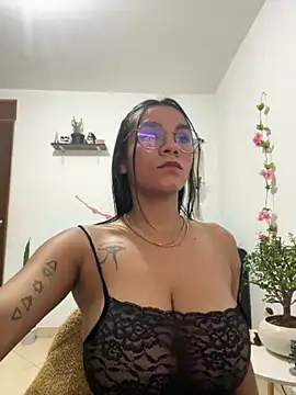 Snapshot of Zendaya11 chatting on November 12, 2025, 5:08 am Zendaya11 online show from November 12, 2025, 5:08 am