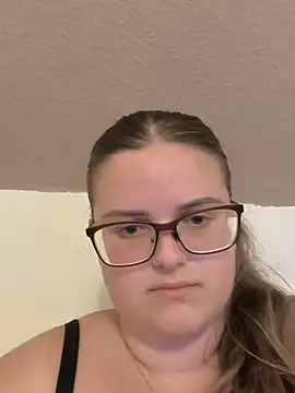 Snapshot of CurvyPaar2 chatting on July 6, 2026, 8:44 pm CurvyPaar2 online show from July 6, 2026, 8:44 pm
