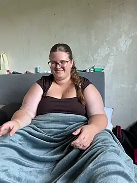 Snapshot of CurvyPaar2 chatting on July 21, 2026, 2:08 pm CurvyPaar2 online show from July 21, 2026, 2:08 pm