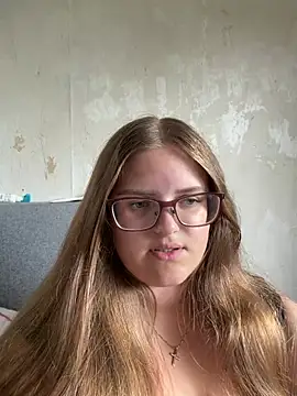 Snapshot of CurvyPaar2 chatting on August 7, 2026, 1:02 pm CurvyPaar2 online show from August 7, 2026, 1:02 pm