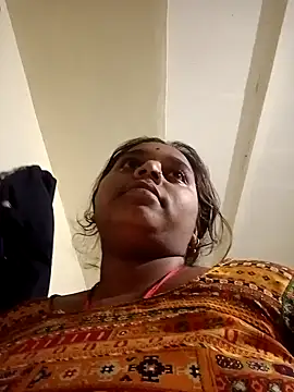 Hot crety online show from November 18, 2025, 1:04 pm