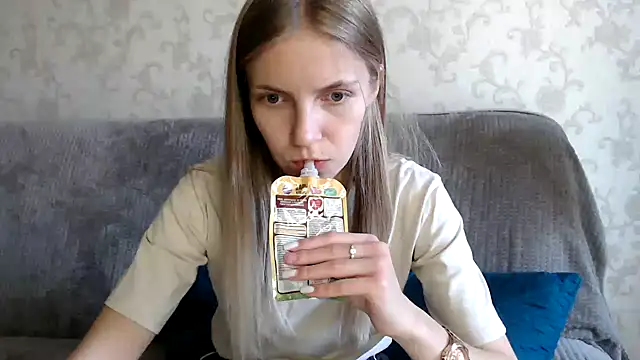 HitGyrl online show from October 18, 2025, 8:04 am