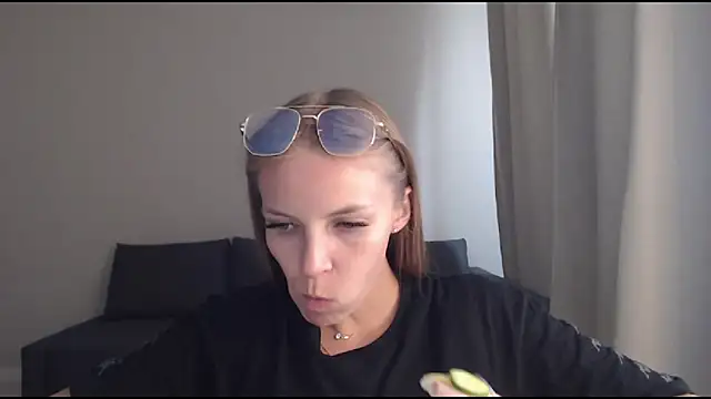 HitGyrl online show from August 4, 2026, 9:01 am