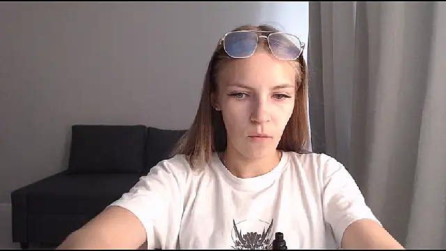 HitGyrl online show from August 8, 2026, 8:05 am