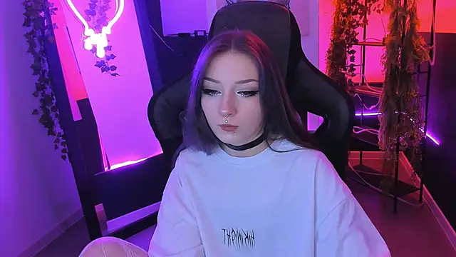 Snapshot of LiliLuna chatting on September 21, 2025, 1:24 pm LiliLuna online show from September 21, 2025, 1:24 pm