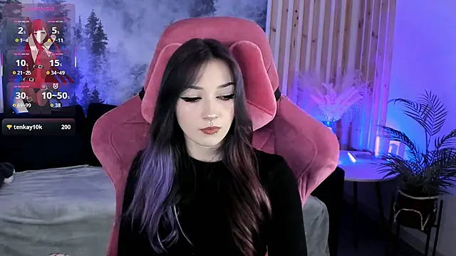 Snapshot of LiliLuna chatting on November 3, 2025, 12:28 pm LiliLuna online show from November 3, 2025, 12:28 pm