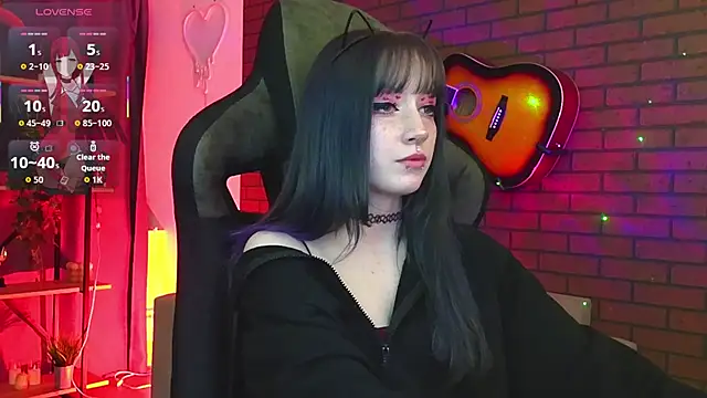 LiliLuna online show from February 12, 2026, 4:35 pm