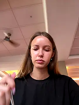 Snapshot of ElliRose chatting on October 13, 2025, 1:27 am ElliRose online show from October 13, 2025, 1:27 am