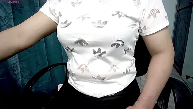 Snapshot of _Sara_768 chatting on November 14, 2025, 10:14 am Sara 768 online show from November 14, 2025, 10:14 am