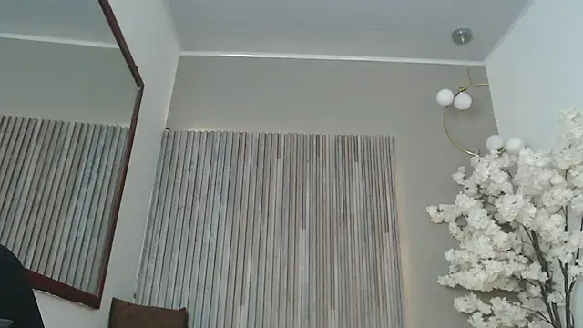 Snapshot of Michellee_20 chatting on September 27, 2025, 2:00 pm Michellee 20 online show from September 27, 2025, 2:00 pm