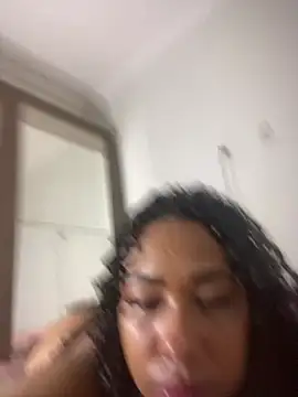 jhennyfer online show from March 17, 2026, 5:33 am