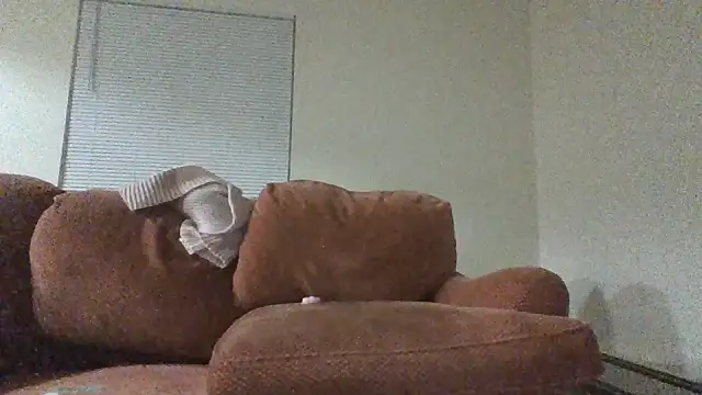 Snapshot of TharealBunn chatting on April 8, 2026, 10:48 am TharealBunn online show from April 8, 2026, 10:48 am