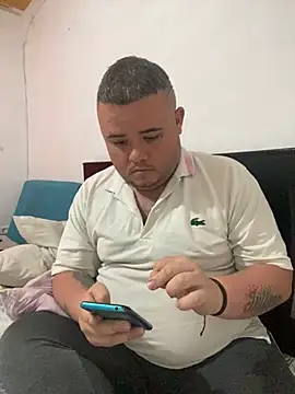 Snapshot of Chimbo-1996 chatting on October 29, 2025, 8:32 pm Chimbo-1996 online show from October 29, 2025, 8:32 pm