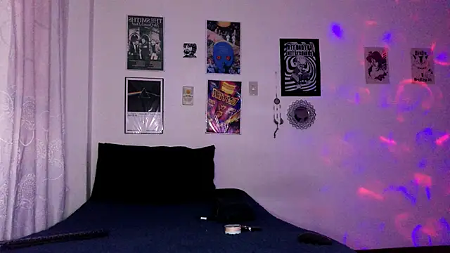 Snapshot of plutonbluemooon333 chatting on December 17, 2025, 2:06 am plutonbluemooon333 online show from December 17, 2025, 2:06 am