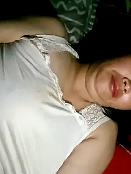 Snapshot of maple694 chatting on September 15, 2025, 10:43 pm maple694 online show from September 15, 2025, 10:43 pm