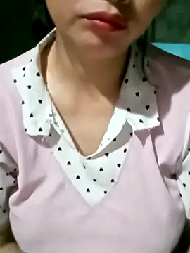 Snapshot of maple694 chatting on October 7, 2025, 12:46 pm maple694 online show from October 7, 2025, 12:46 pm