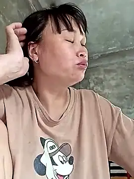 Snapshot of maple694 chatting on October 16, 2025, 3:18 am maple694 online show from October 16, 2025, 3:18 am