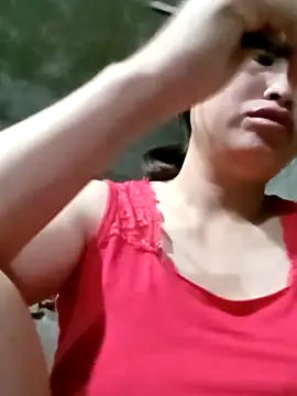 Snapshot of maple694 chatting on October 17, 2025, 11:46 am maple694 online show from October 17, 2025, 11:46 am