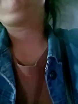 Snapshot of maple694 chatting on October 27, 2025, 9:35 am maple694 online show from October 27, 2025, 9:35 am