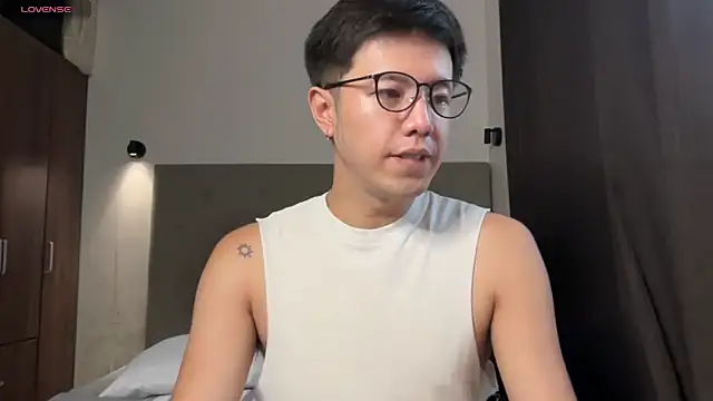 Snapshot of Addictiveboi chatting on May 14, 2026, 3:46 am Addictiveboi online show from May 14, 2026, 3:46 am