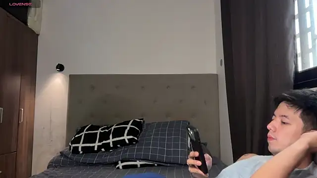 Snapshot of Addictiveboi chatting on June 12, 2026, 5:17 am Addictiveboi online show from June 12, 2026, 5:17 am