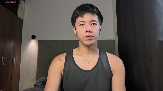 Snapshot of Addictiveboi chatting on June 19, 2026, 1:32 am Addictiveboi online show from June 19, 2026, 1:32 am