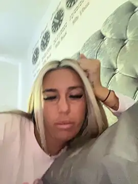 Snapshot of EllieMaeBaby chatting on November 20, 2025, 10:48 am EllieMaeBaby online show from November 20, 2025, 10:48 am