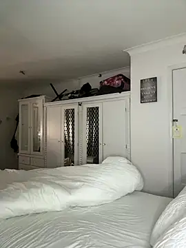 AroraAngel online show from October 17, 2025, 12:47 am