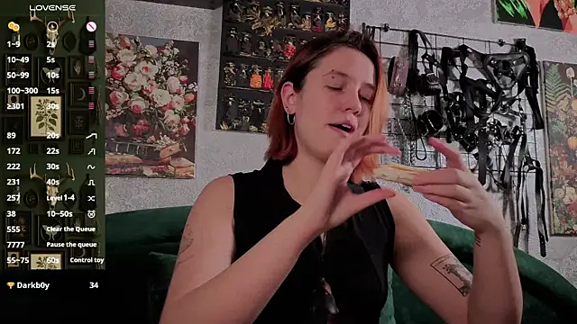 Snapshot of the_high_priestess chatting on November 30, 2025, 4:38 am the high priestess online show from November 30, 2025, 4:38 am