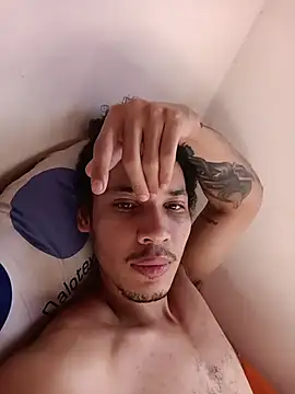 Snapshot of RuiMaddoox chatting on November 14, 2025, 2:05 pm RuiMaddoox online show from November 14, 2025, 2:05 pm