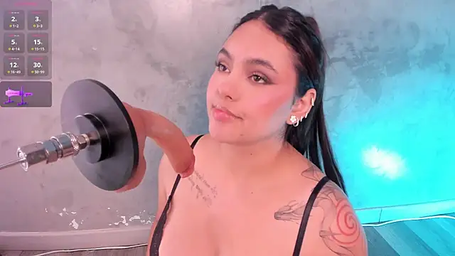 Snapshot of spicymonroe chatting on July 15, 2026, 4:23 pm spicymonroe online show from July 15, 2026, 4:23 pm