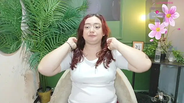 Snapshot of Anaa_Rose chatting on May 14, 2026, 12:34 pm Anaa Rose online show from May 14, 2026, 12:34 pm