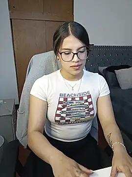 Snapshot of asumi_18 chatting on December 5, 2025, 6:59 pm asumi 18 online show from December 5, 2025, 6:59 pm