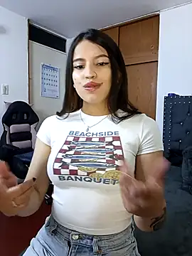 Snapshot of asumi_18 chatting on February 24, 2026, 6:17 pm asumi 18 online show from February 24, 2026, 6:17 pm