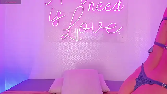 aleksandramiller  online show from January 7, 2026, 8:33 pm