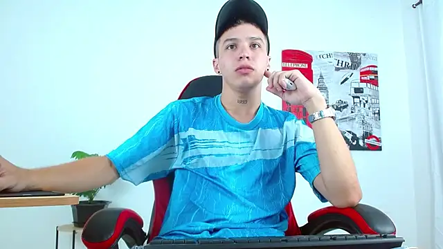 Cumandres18 online show from September 18, 2025, 1:57 pm