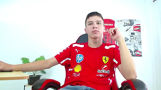 Cumandres18 online show from October 2, 2025, 2:02 pm