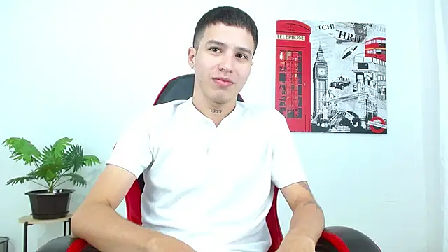 Cumandres18 online show from November 6, 2025, 2:07 pm