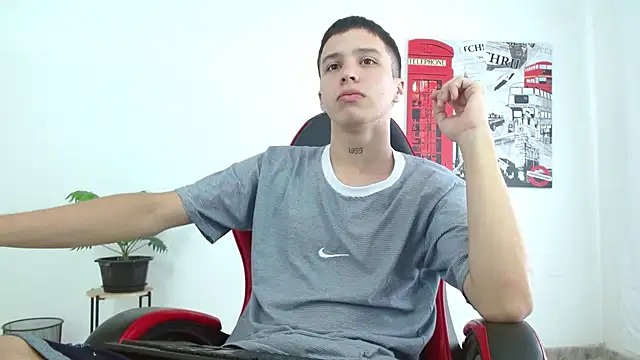 Cumandres18 online show from November 15, 2025, 1:51 pm